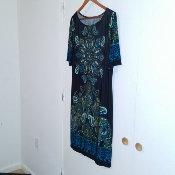 Gorgeous Dress with Stunning Detail and Colors - Picture 2 of 4